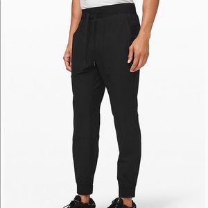 Lululemon sweatpants joggers (black)
